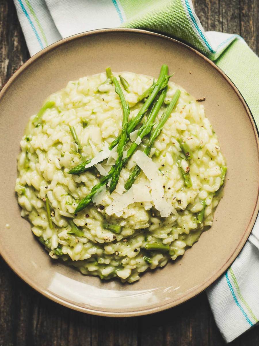 Dieses cremige Spargel-Risotto darf im Fr&uuml;hling nicht fehlen