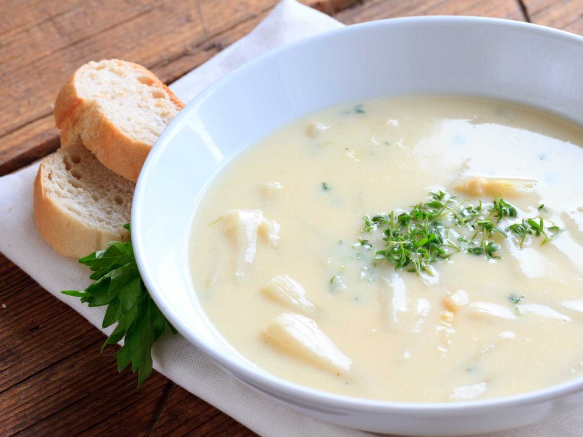 Hausgemachte Spargelcremesuppe