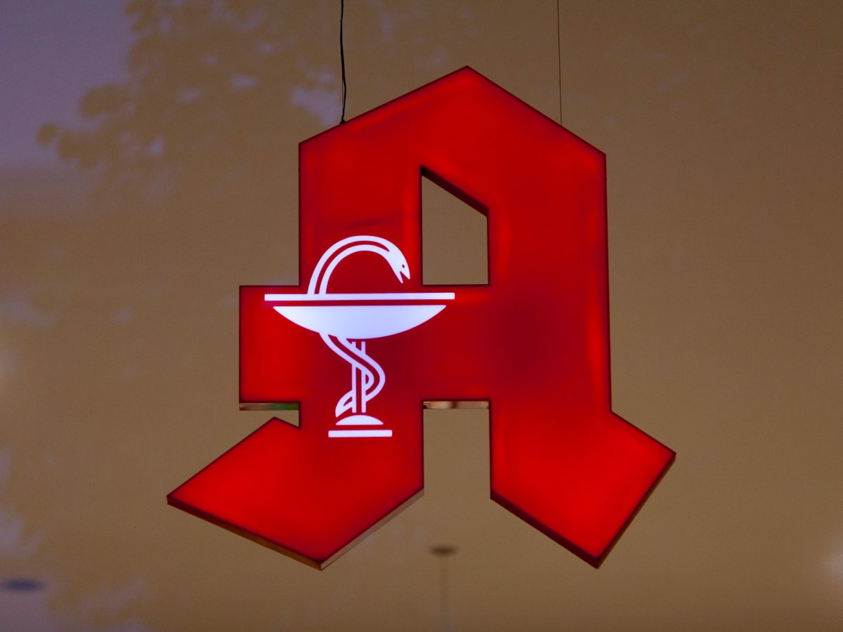 Großes rotes Apotheken-A