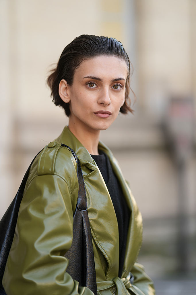 Boyfriend Bob im Wet-Look gestylt.