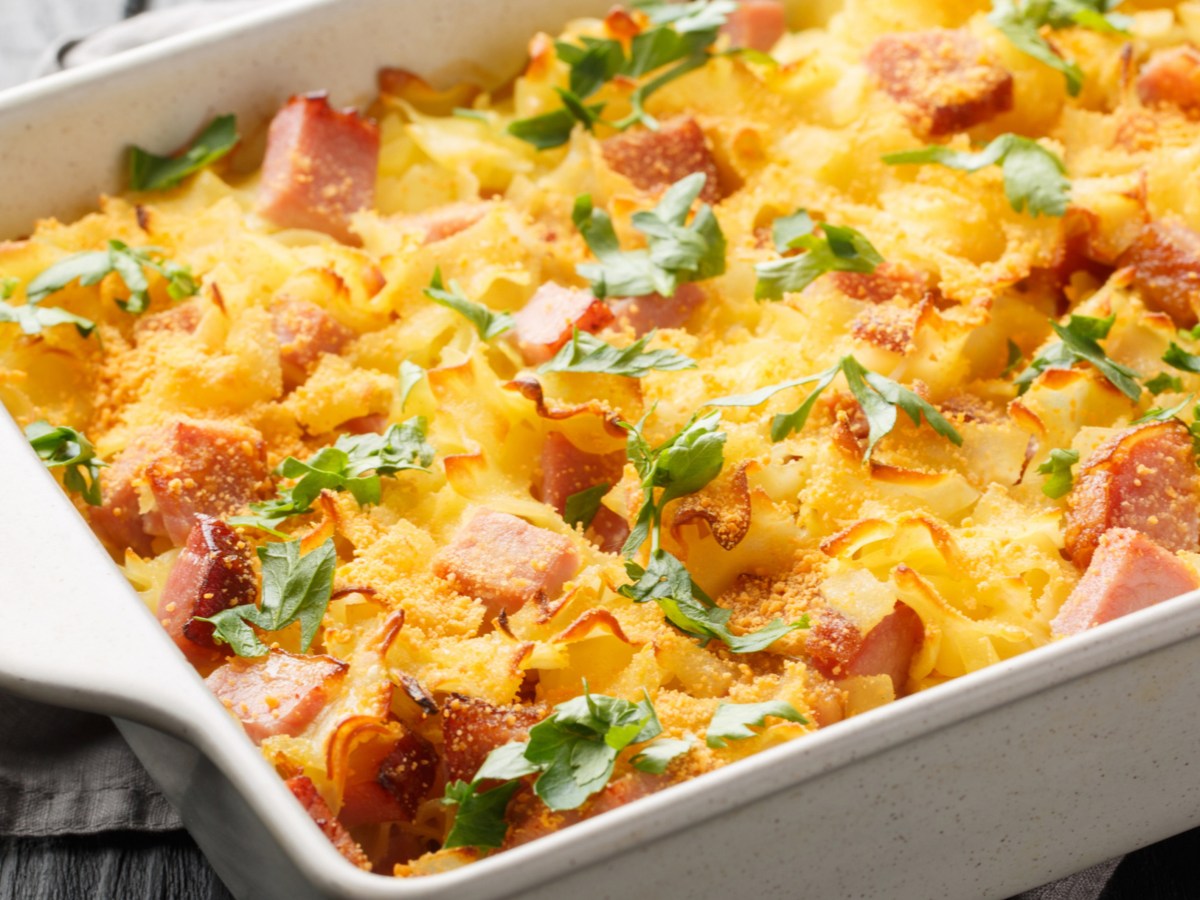 Schinkenfleckerl: &Ouml;sterreichischer Nudelauflauf mit Suchtfaktor (gelingt so einfach!)