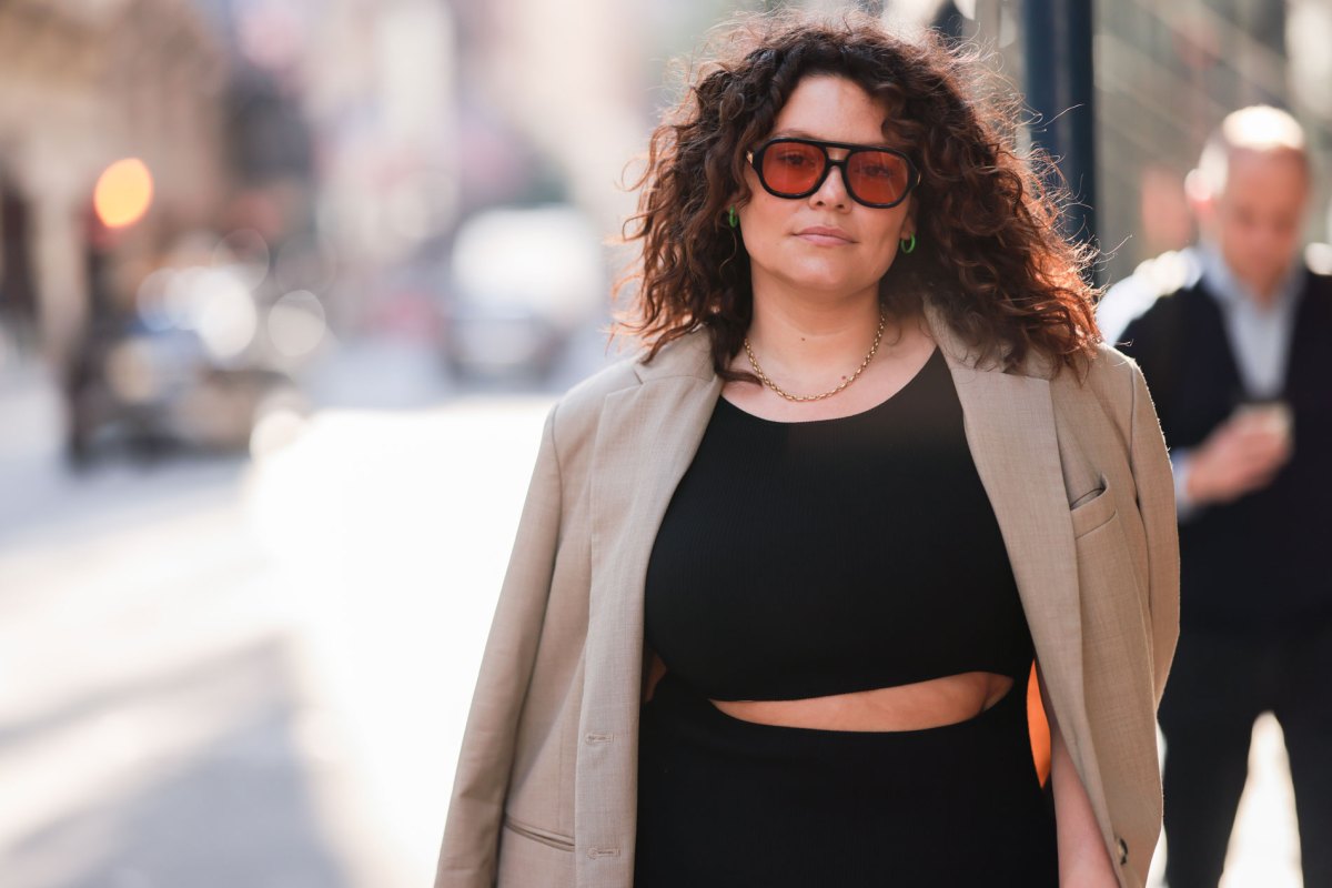 Streetstyle mit Blazer und schwarzem Top