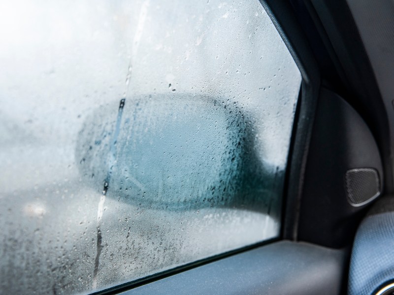 Beschlagene Scheiben im Auto