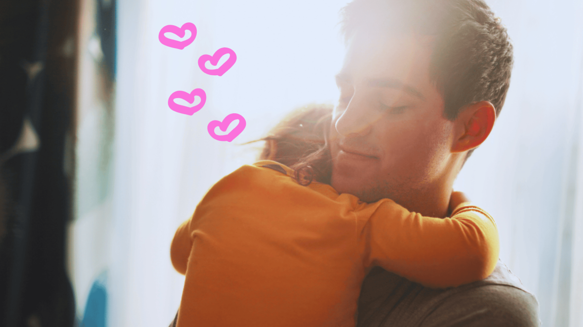 Papa hat Kind auf dem Arm und kuschelt, daneben Herzen