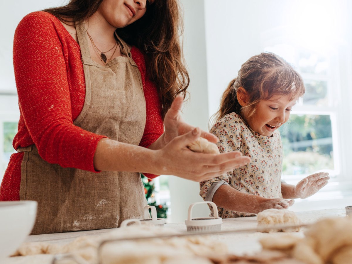 Weihnachtsbäckerei: Plätzchen Rezepte, Tipps und Tricks fürs Backen mit Kindern