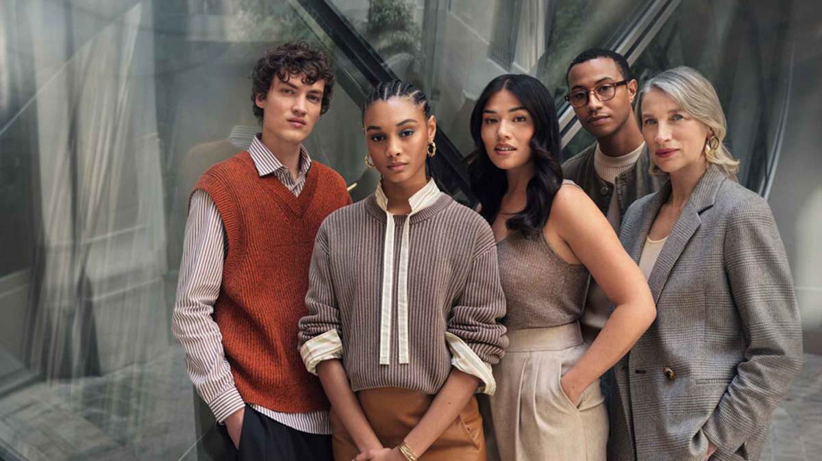 5 junge Personen mit unterschiedlichem ethnischen Background.