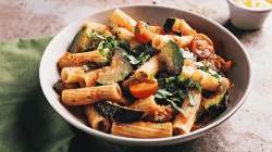Rigatoni Pasta mit Gemüse, Zucchini Möhren