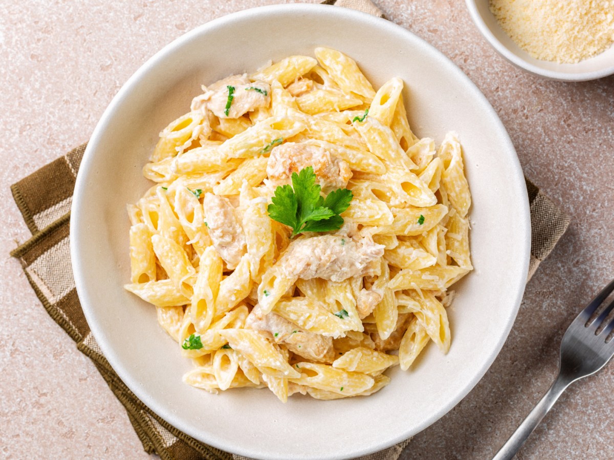 Zitronen-Pasta mit H&auml;hnchen: Blitzschnell & aus nur einem Topf