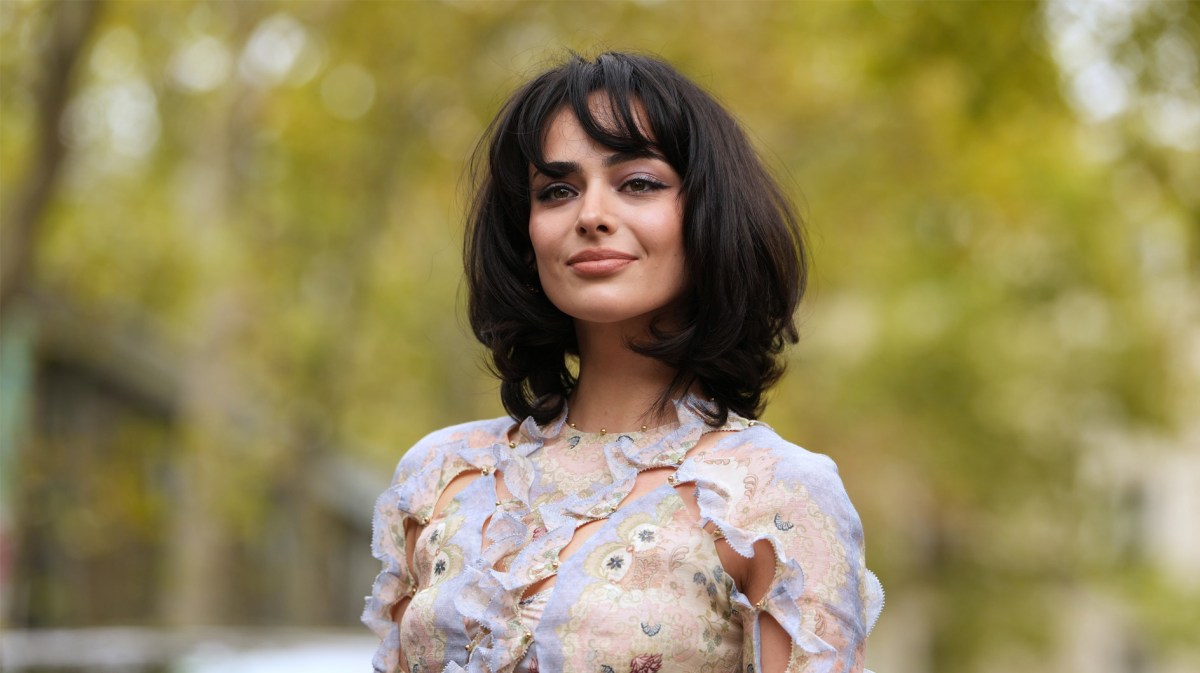 Streetstyle mit voluminöser, schulterlanger Bob Frisur.