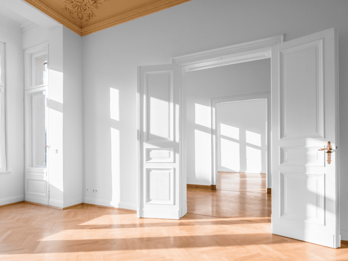 Altbau Wohnung mit hohen Decken.