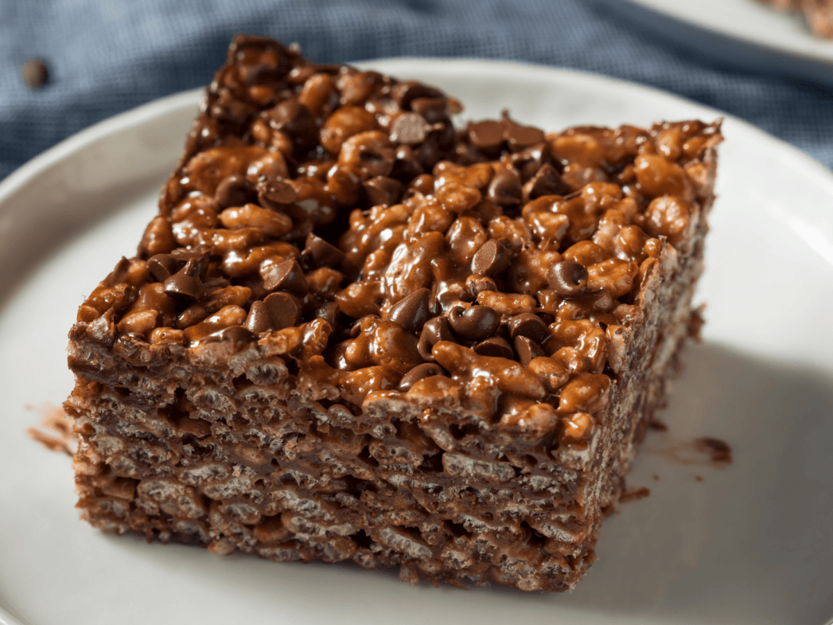 Knuspertraum mit Suchtfaktor: Selbstgemachte Puffreis-Riegel aus nur 2 Zutaten