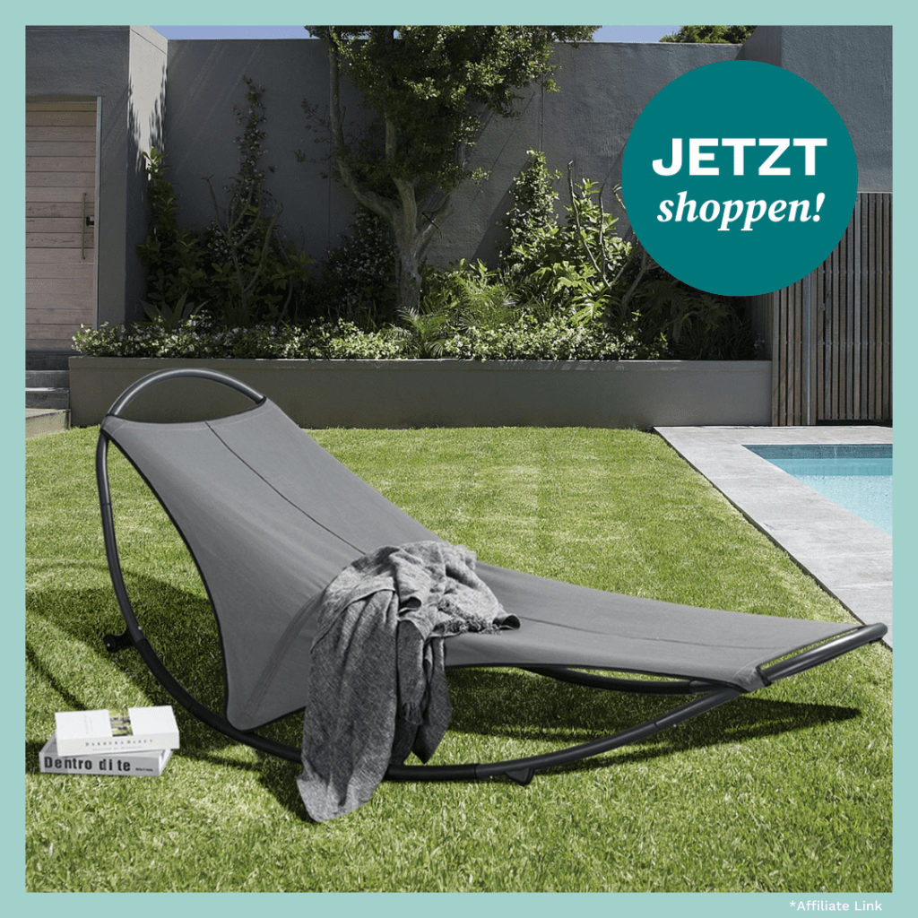 Schaukelliege von Tchibo in Garten.