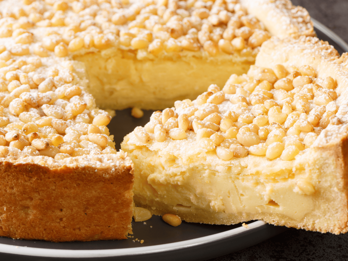 Angeschnittene Torta della Nonna.