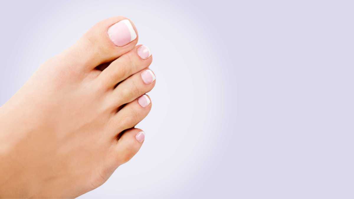 Fußnägel mit French Design