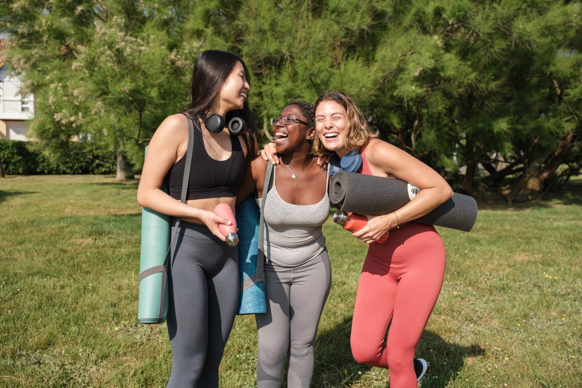 Yoga-Wear verkörpert einen lässigen Style, der nicht nur im Yoga-Studio funktioniert.