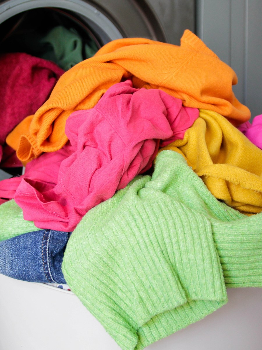 Farben sind verblasst? Eine K&uuml;chenzutat in der Maschine l&auml;sst Buntes wieder strahlen