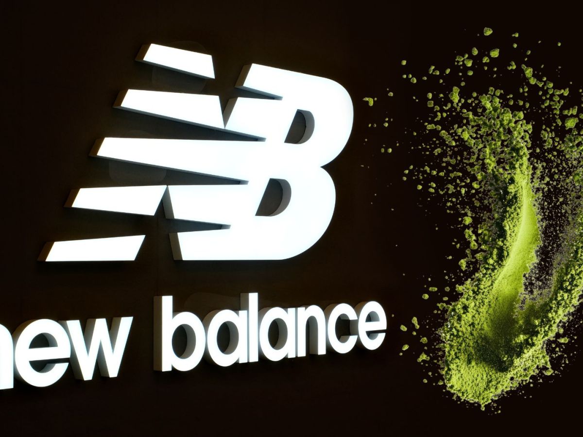weißes New Balance Logo und grüner Matcha auf schwarzem Hintergrund