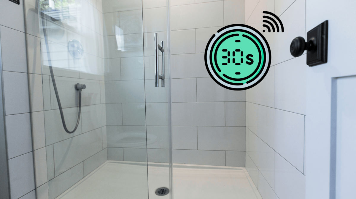 Saubere helle Dusche mit 30 Sekunden Zeichen