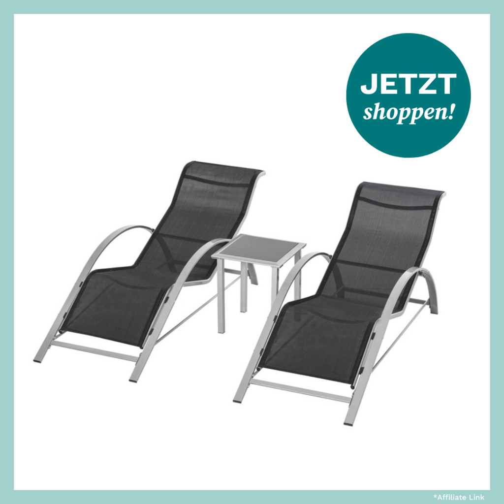Produktbild von zwei Gartenliegen mit kleinem Tisch.