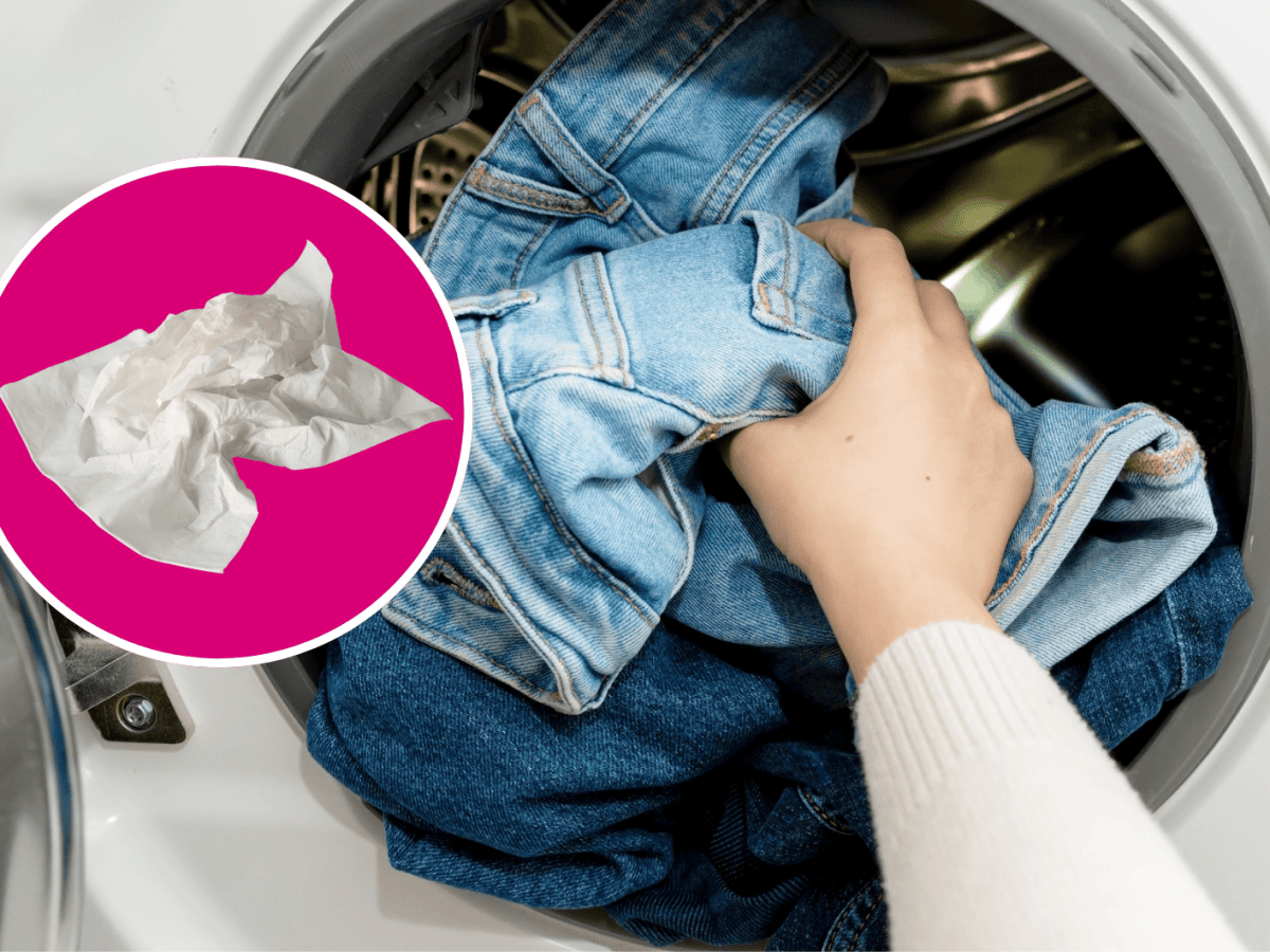 Frau holt W&auml;sche aus Waschmaschine.