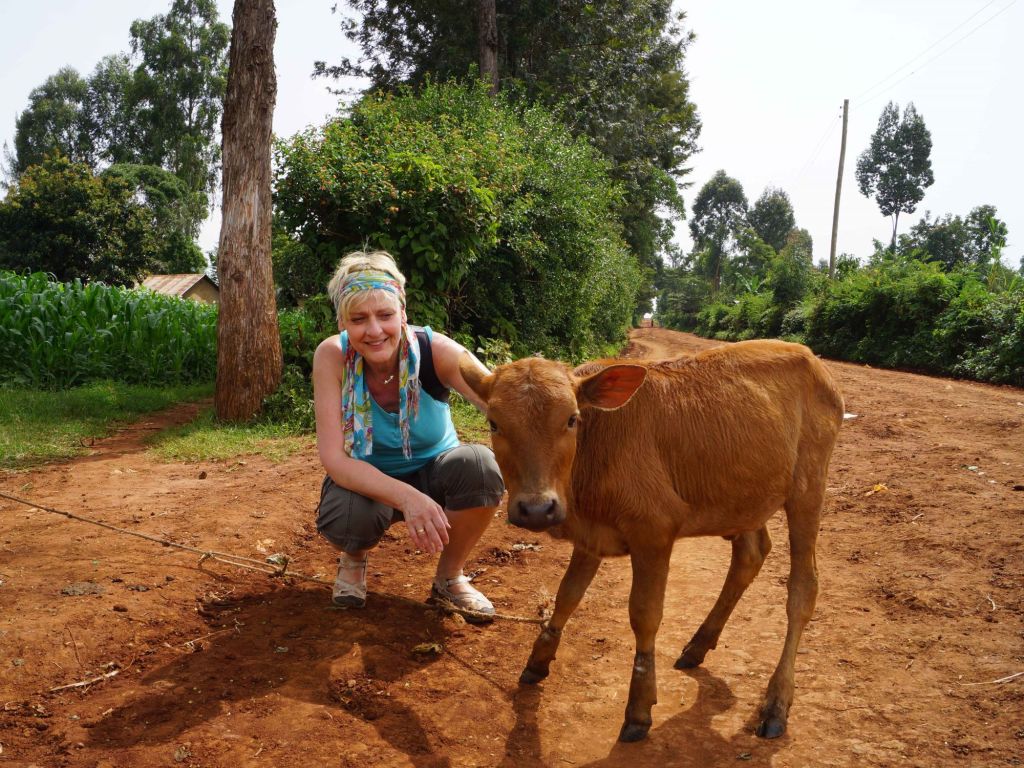 Christina Schreiber mit einer Kuh.