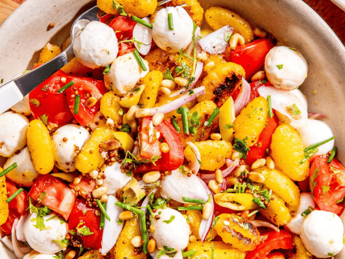 Knackiger Gnocchi-Salat aus der Heißluftfritteuse