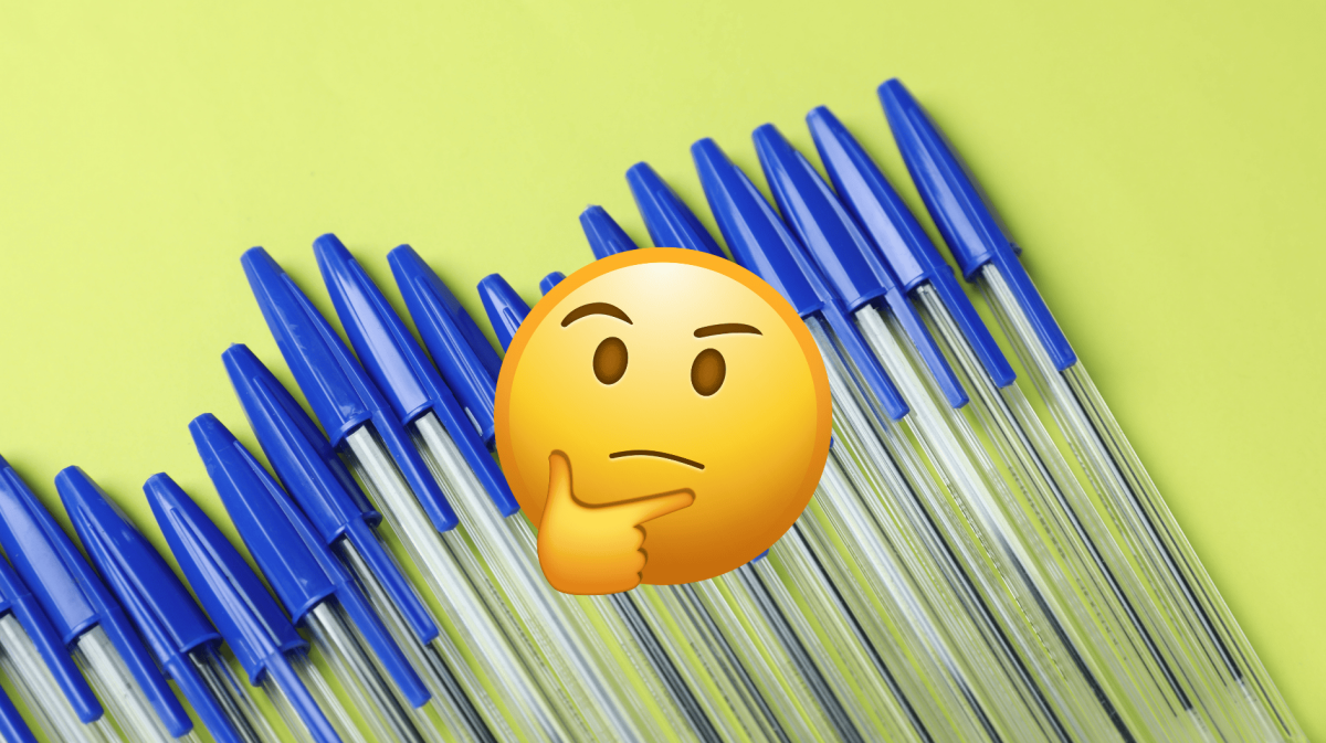 Mehrere Kugelschreiber nebeneinander.