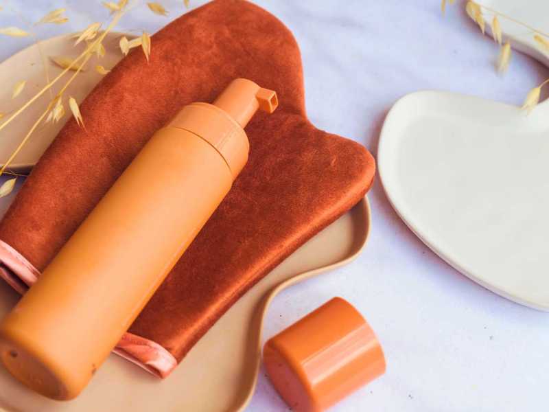 Selbstbräunungslotion. Selbstbräunungsschaum. Sprühbräune.