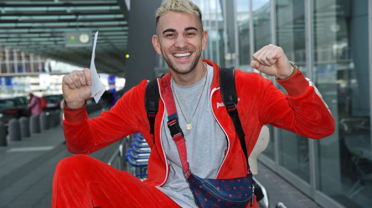 Serkan Yavuz im roten Jogging-Anzug