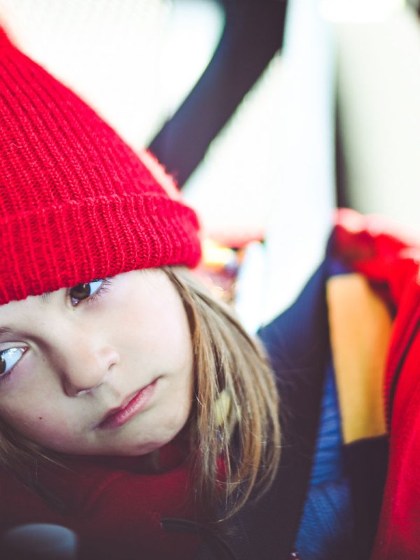 Reisekrankheit bei Kindern: Diese Tipps retten euch die Autofahrt in die Herbstferien