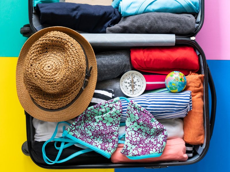 Gepackter Koffer für den Urlaub