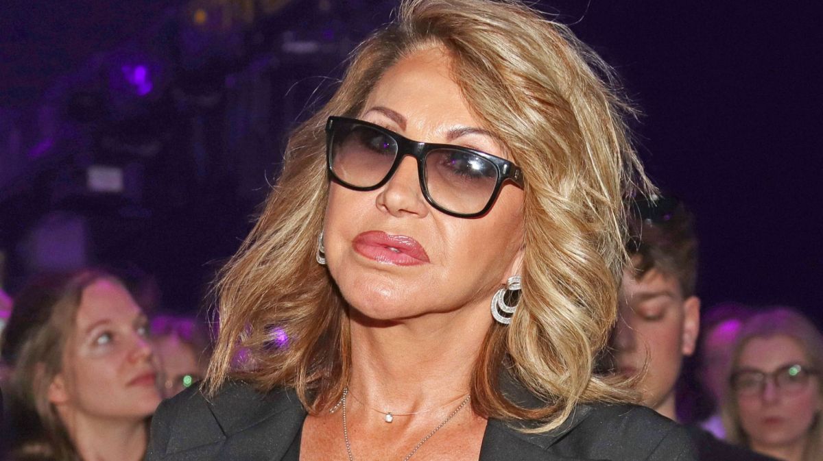 Foto von Carmen Geiss mit Sonnenbrille