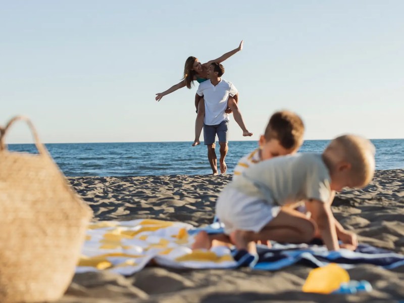 Familie am Strand.