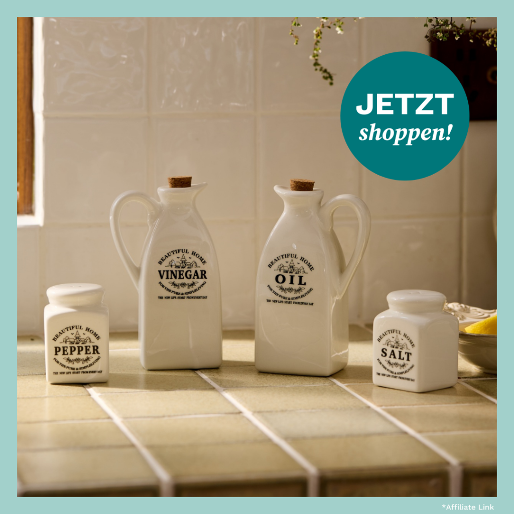 Olivenöl und Essigspender auf einer Anrichte.