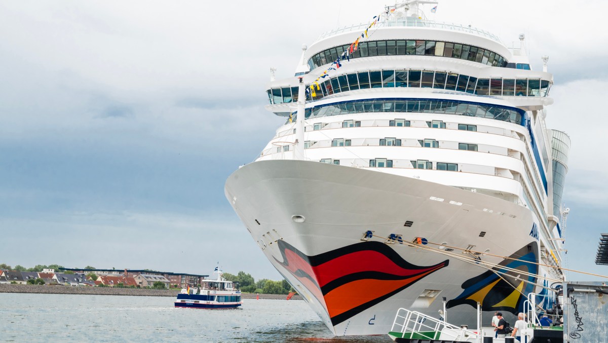 Passagierkreuzfahrtschiff Aida im Rostocker Hafen