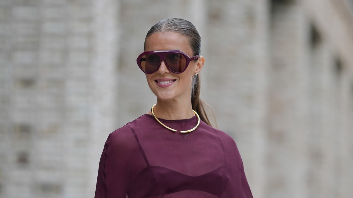 Streetstyle mit der Trendfarbe Rot