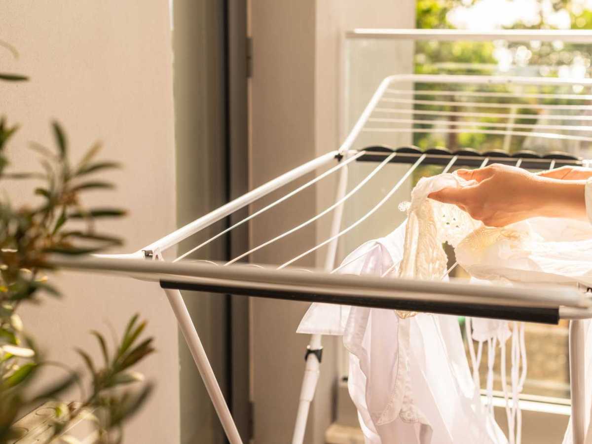 W&auml;schest&auml;nder steht auf dem Balkon