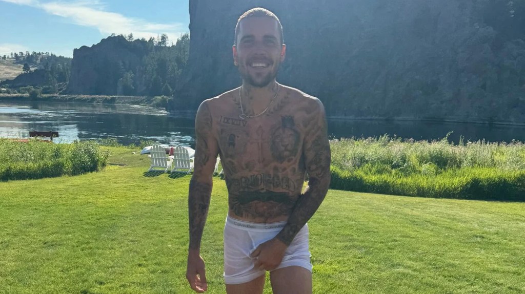 S&auml;nger Justin Bieber posiert nur in Unterhose.