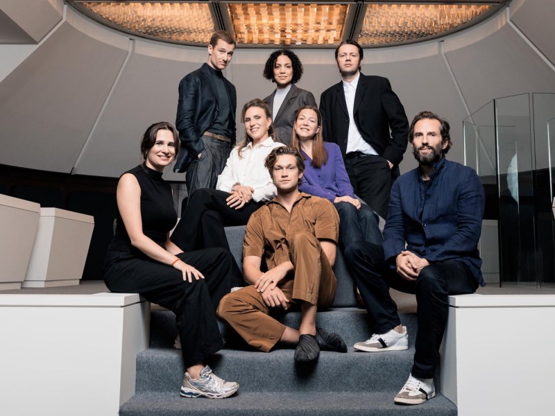 Neben Damian Hardung als tragischer Held sind Hannah Herzsprung, Alexander Fehling, Haley Louise Jones und Christian Friedel in zentralen Rollen zu sehen