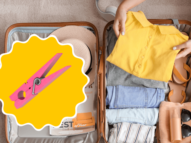 Koffer f&uuml;r den Urlaub wird gepackt, darauf gelber Kreis mit W&auml;scheklammer