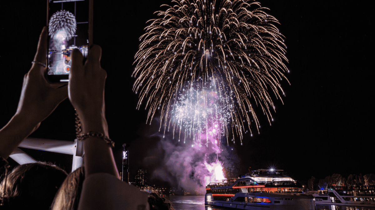 Feuerwerk Kölner Lichter 2025 vom Boot aus