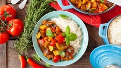 Reispfanne mit Gemüse und Hack