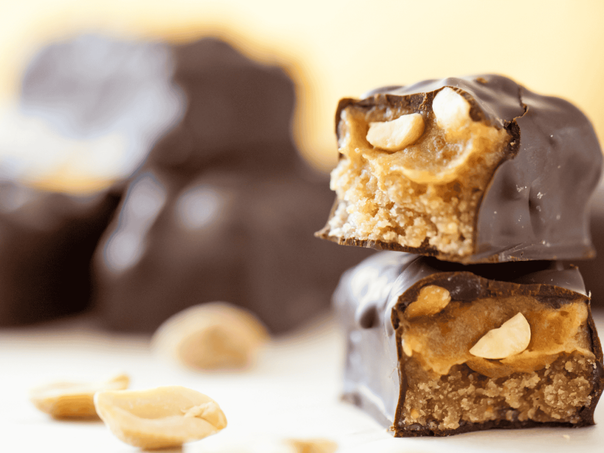 Selbstgemachte vegane Snickers ohne Industriezucker: (Fast) besser als das Original!
