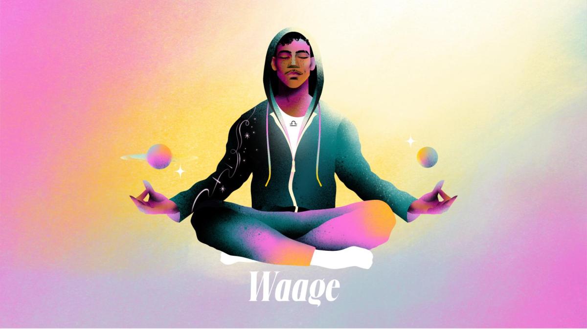 Meditierende Figur mit entspanntem Gesichtsausdruck und galaktischer Jacke balanciert schwebende Planeten im Sonnenlicht.