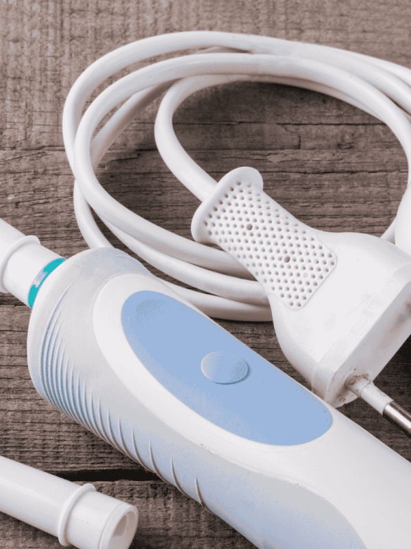 Elektrische Zahnbürste: Darum lege ich ab jetzt immer ein Wattepad auf die Ladestation