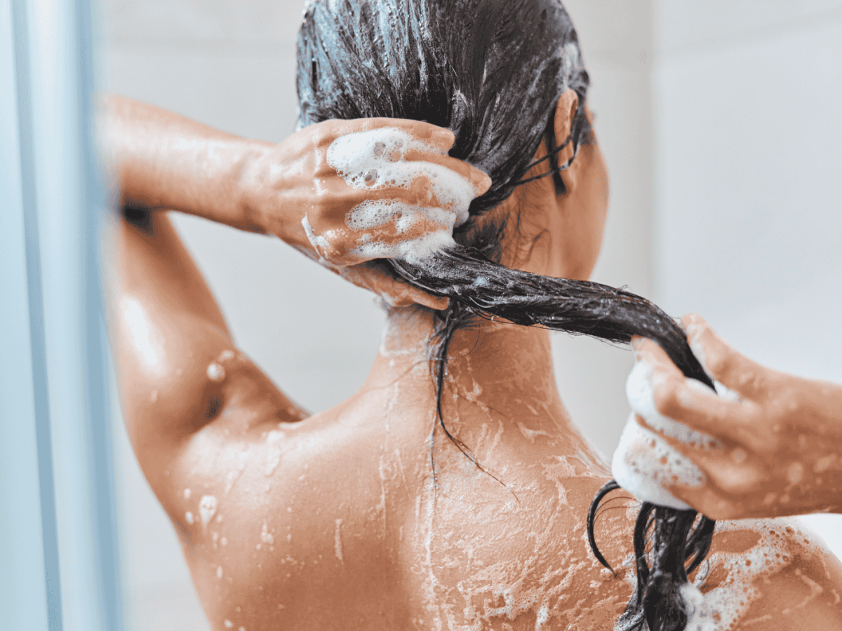 Friseurin verrät: „Beim Haarewaschen machen fast alle diesen Fehler!“