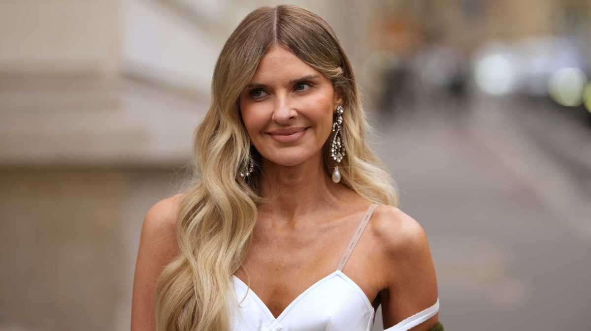 Lange Haare von Elle Ferguson im Beach-Waves-Look.