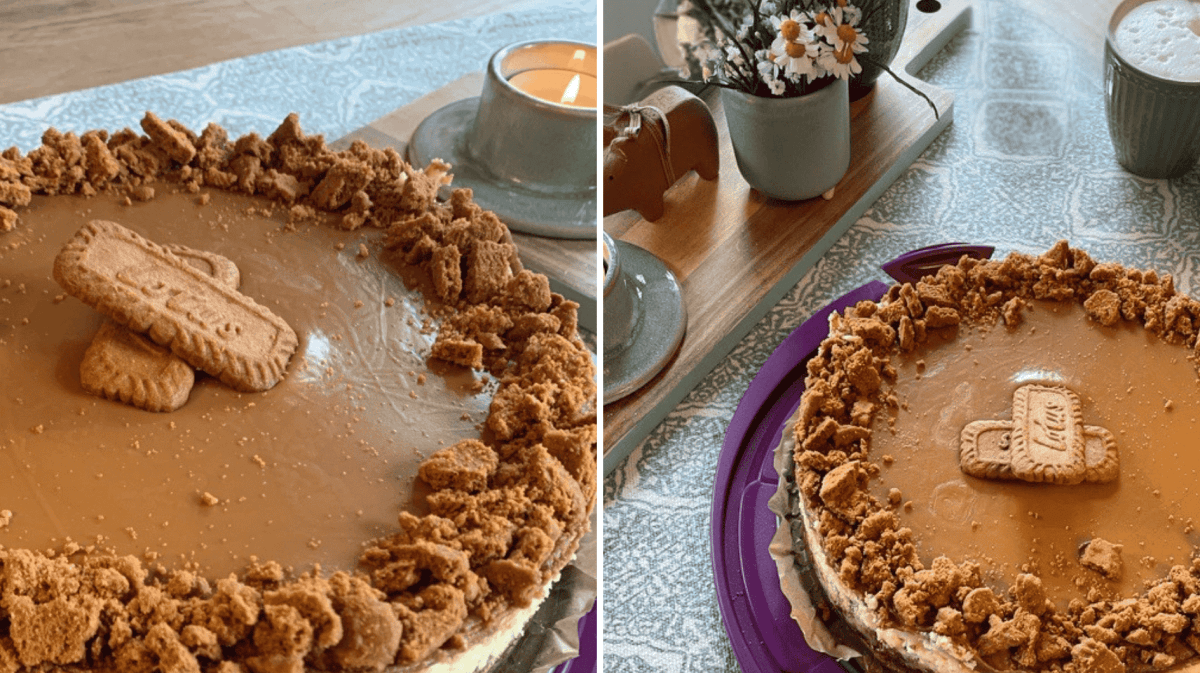 Lotus-Cheesecake auf einem Esstisch.