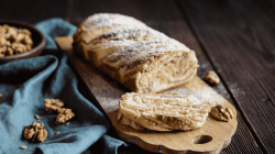 Hefezopf mit Eierlik&ouml;r und Waln&uuml;ssen.