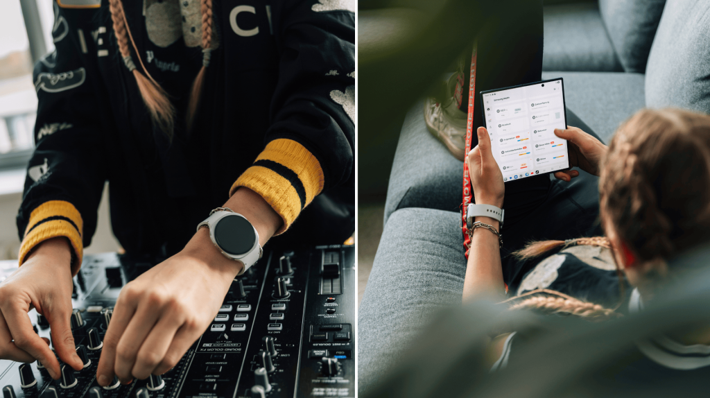 Nahaufnahme von DJane LUNAX, die eine Smartwatch trägt, beim DJing und beim Scrollen auf einem Tablet auf Sofa.